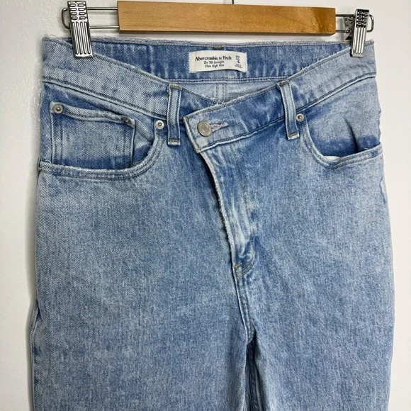 ABERCROMBIE The 90’s Straight Ultra High Rise Jeans - Picture 3 of 6